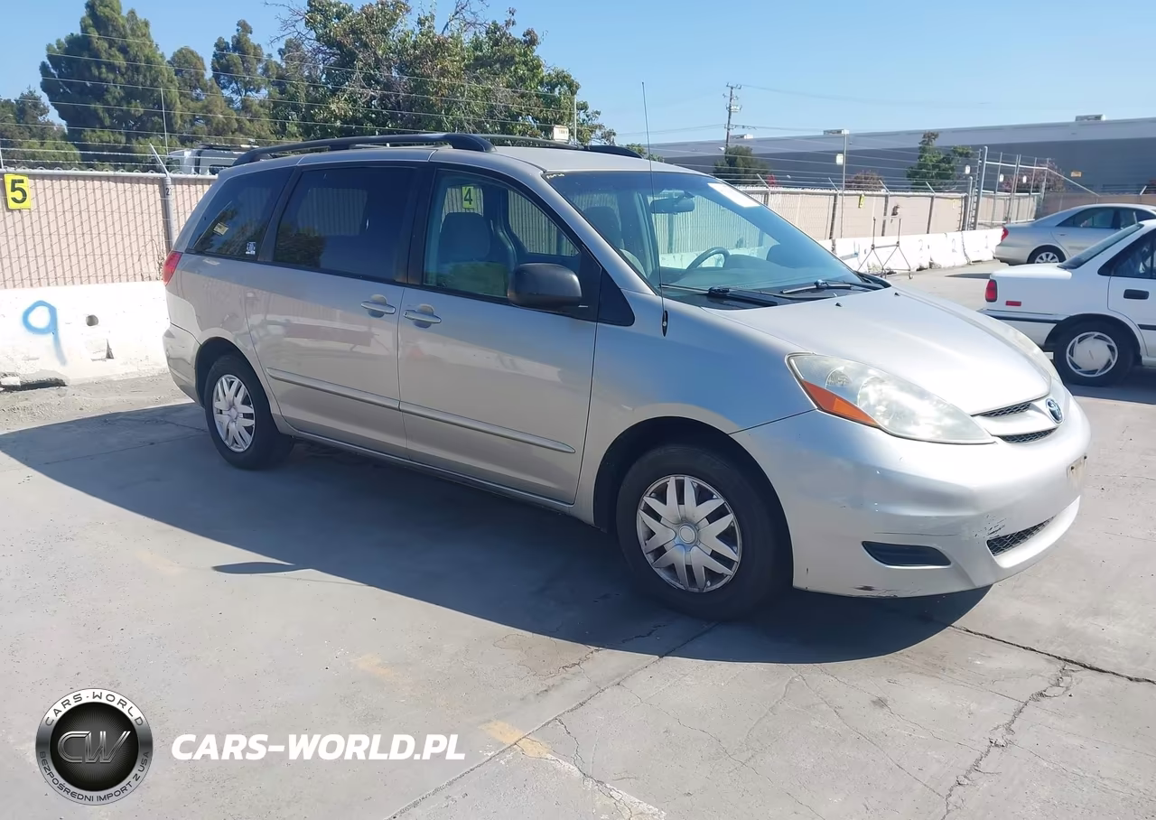2009 Toyota Sienna Le – zdjęcie 1 z 11
