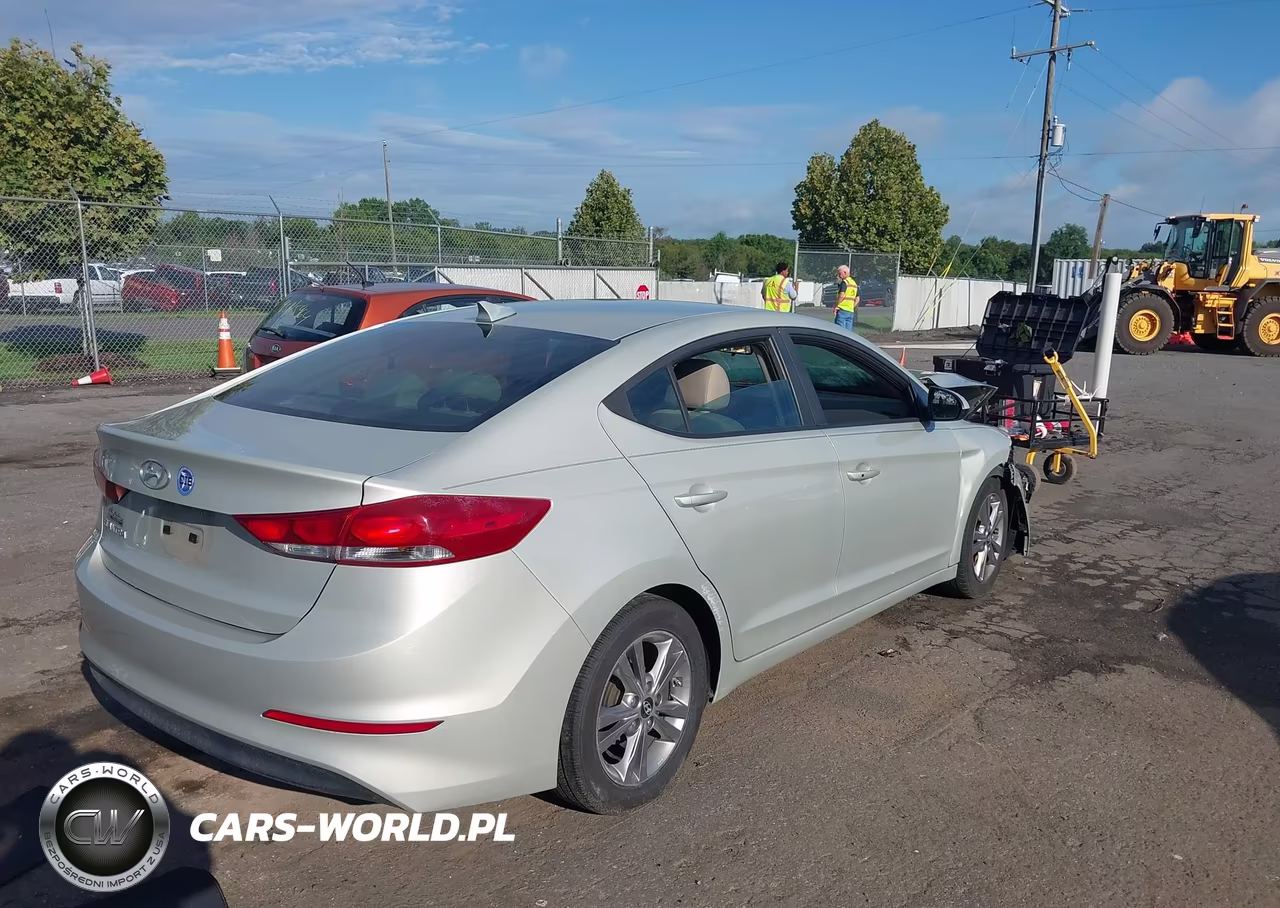 2017 Hyundai Elantra Se VIN:5NPD84LF2HH025076 - 4