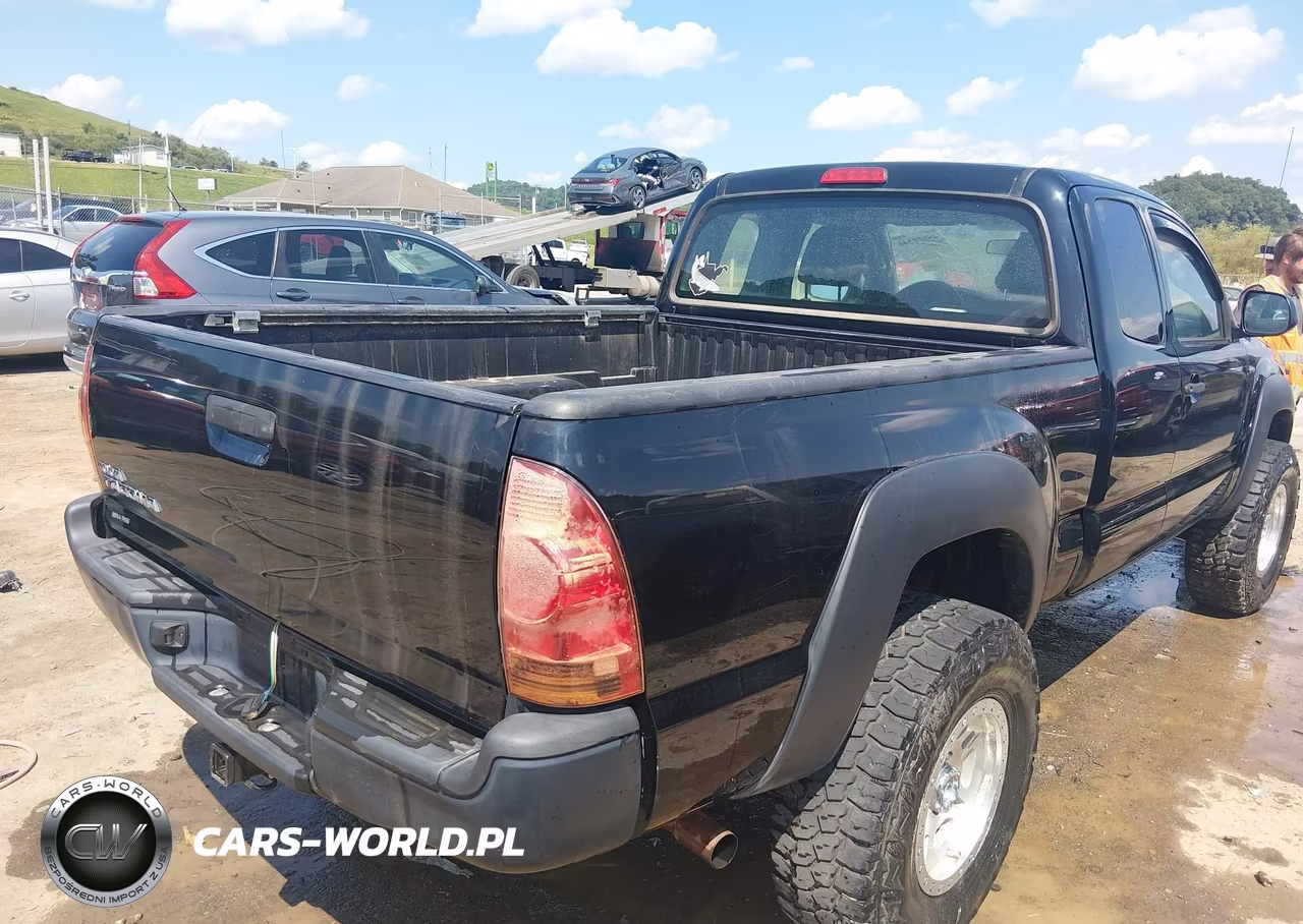 2015 Toyota Tacoma VIN:5TFUX4EN9FX036603 - 4