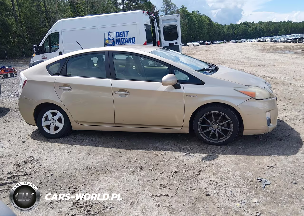 2011 Toyota Prius Two VIN:JTDKN3DUXB1446436 - 13