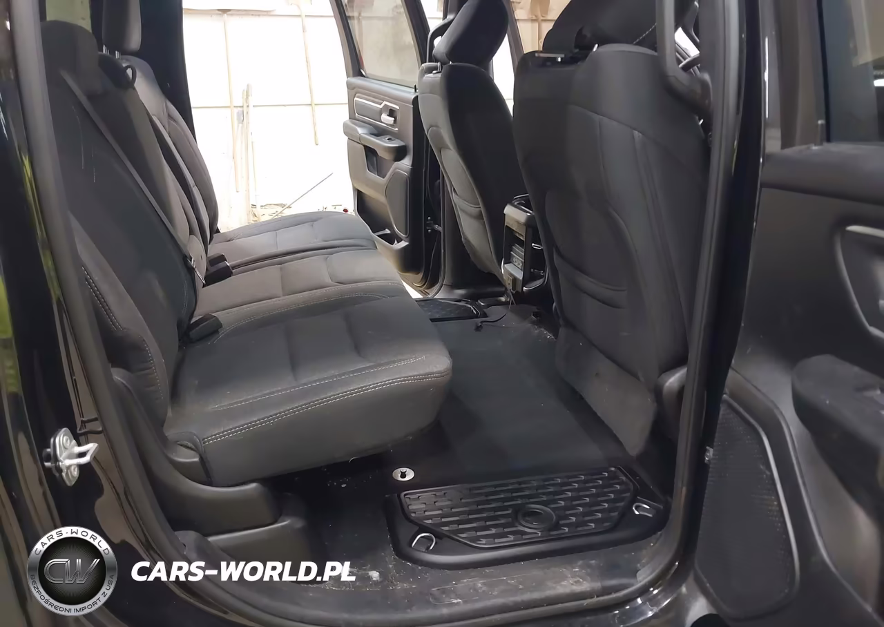 2019 Ram 1500 VIN:1C6SRFFT8KN789367 - 8