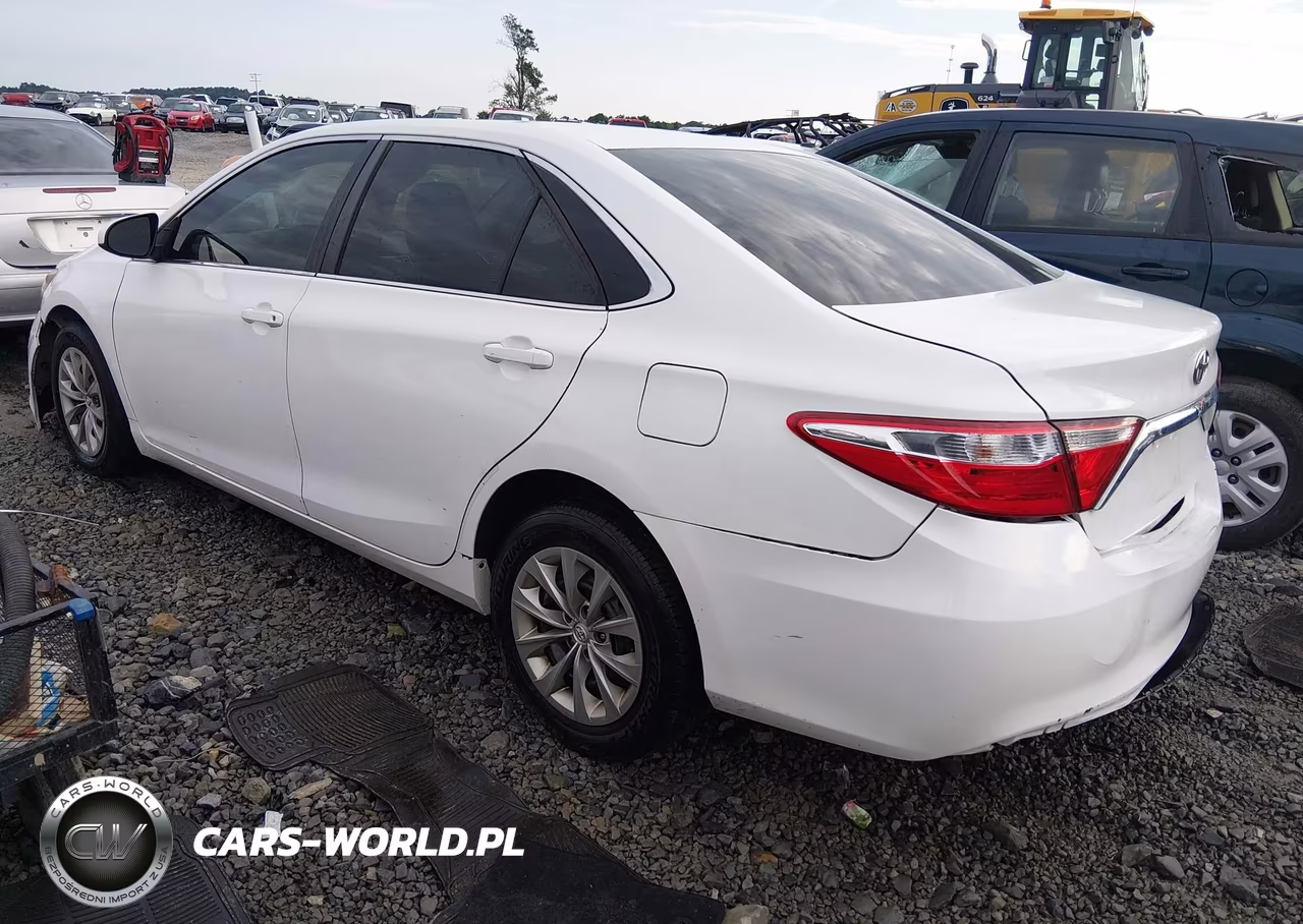 2016 Toyota Camry Le VIN:4T1BF1FK0GU143731 - 3