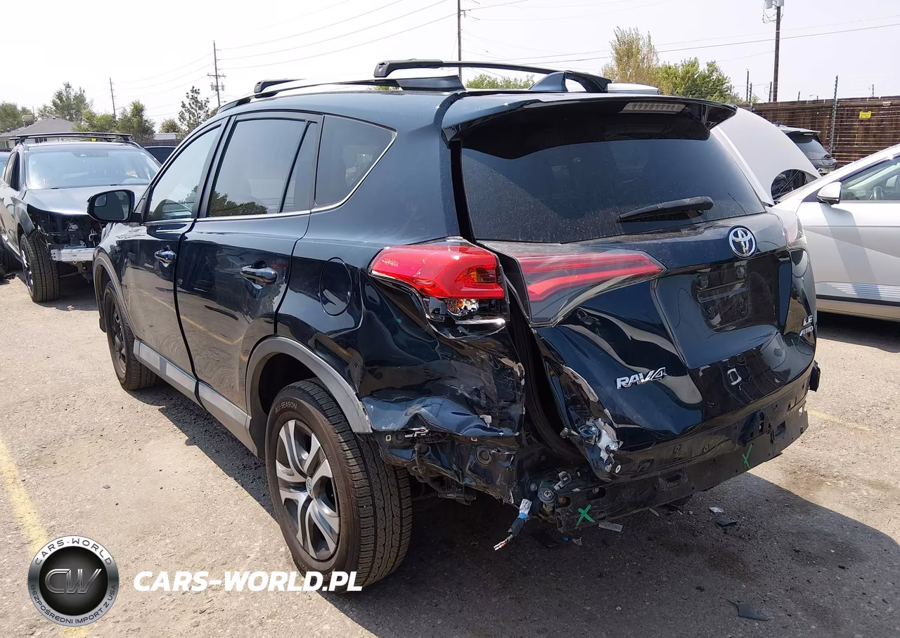 2018 Toyota Rav4 Le VIN:2T3BFREV7JW766403 - 3
