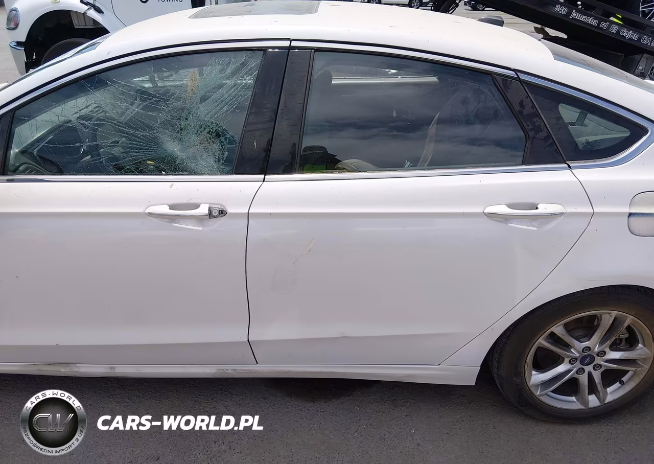 2016 Ford Fusion Energi Titanium VIN:3FA6P0SUXGR320500 - 17