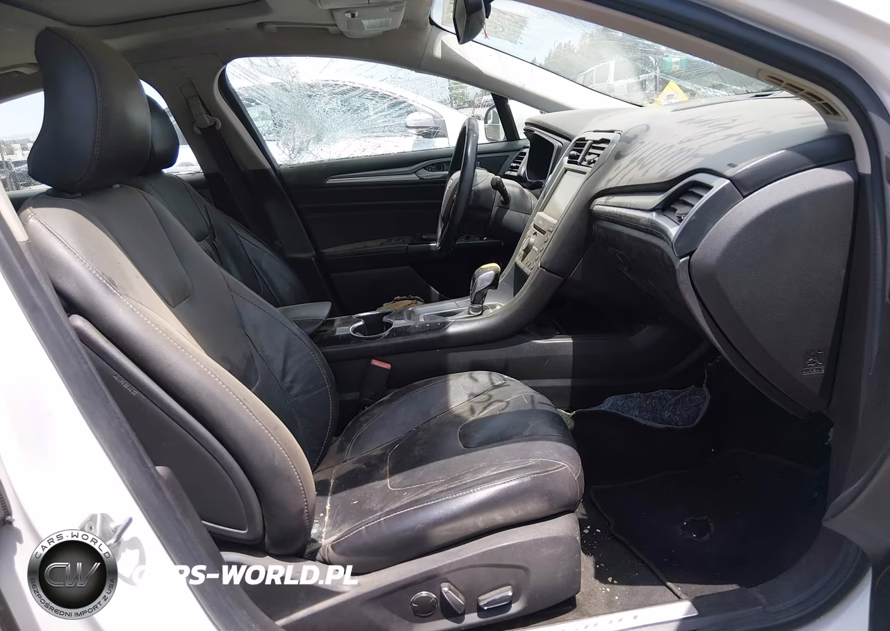 2016 Ford Fusion Energi Titanium VIN:3FA6P0SUXGR320500 - 5
