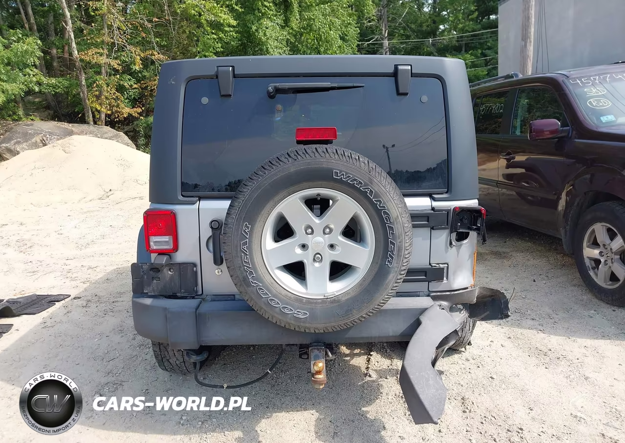 2015 Jeep Wrangler Unlimited Sport VIN:1C4BJWDG9FL745370 - 16