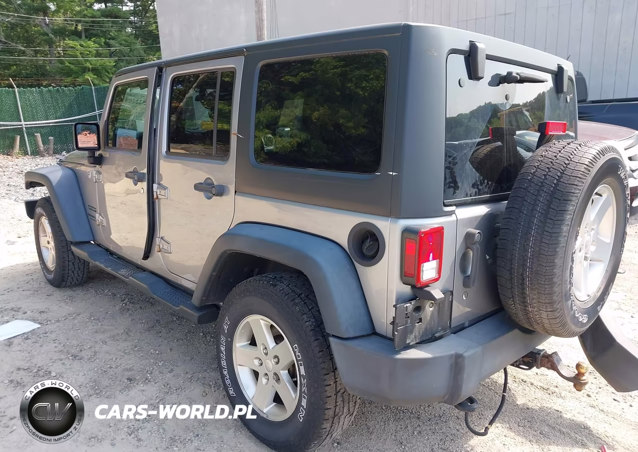2015 Jeep Wrangler Unlimited Sport VIN:1C4BJWDG9FL745370 - 3