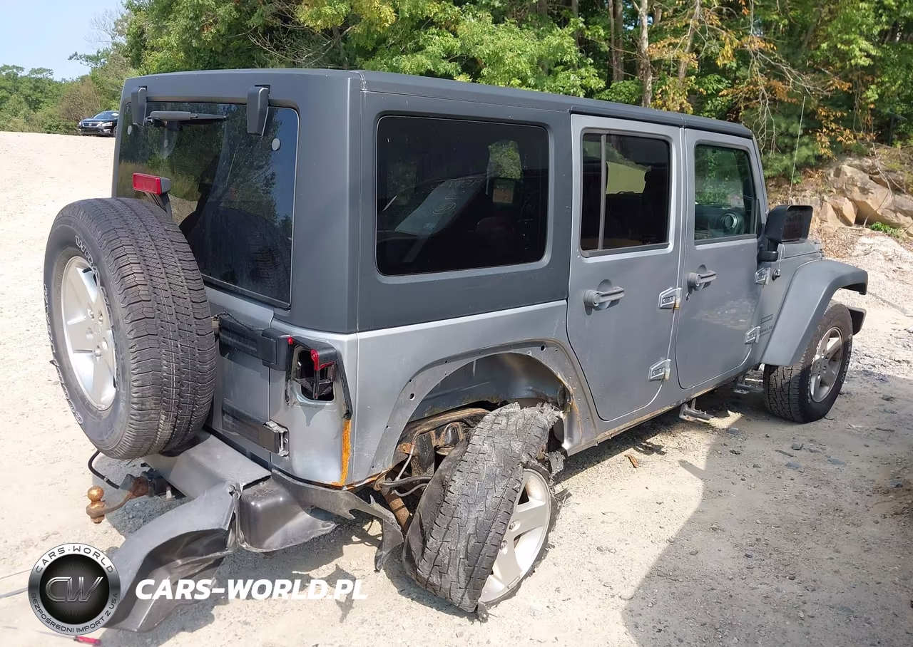 2015 Jeep Wrangler Unlimited Sport VIN:1C4BJWDG9FL745370 - 4