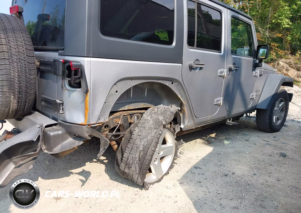 2015 Jeep Wrangler Unlimited Sport VIN:1C4BJWDG9FL745370 - 6