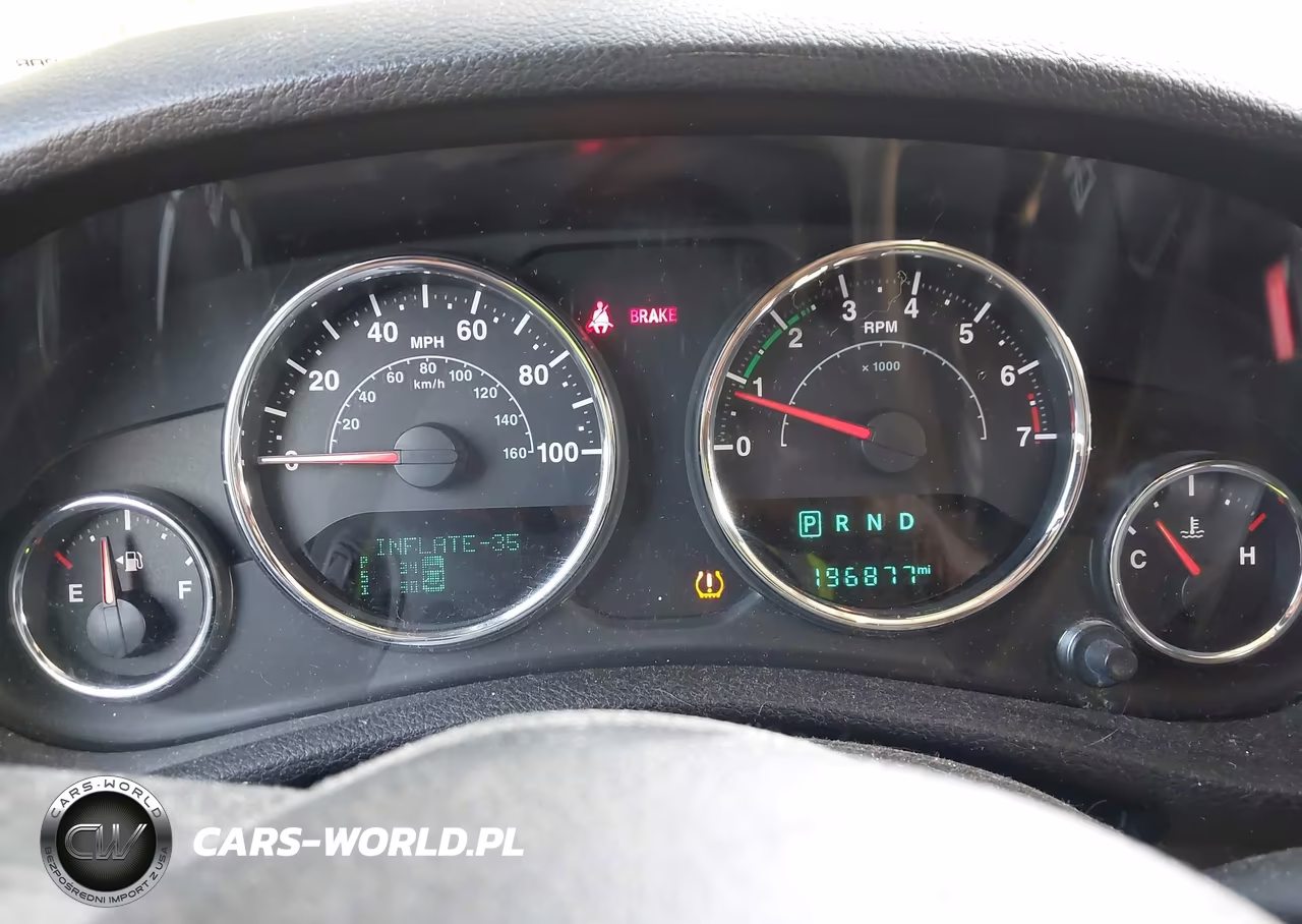2015 Jeep Wrangler Unlimited Sport VIN:1C4BJWDG9FL745370 - 7