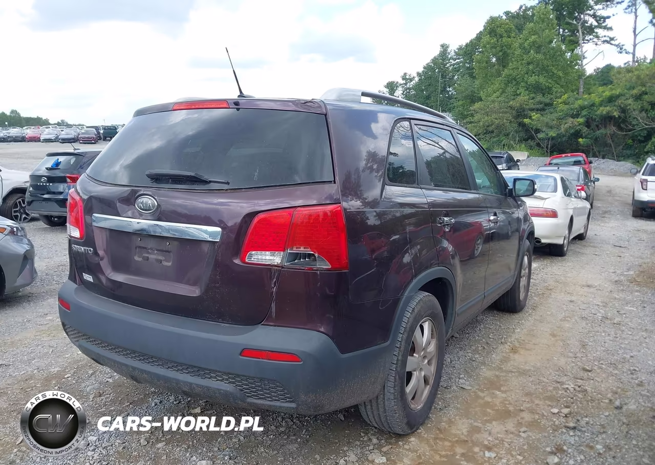 2012 Kia Sorento Lx V6 VIN:5XYKT4A24CG250749 - 4