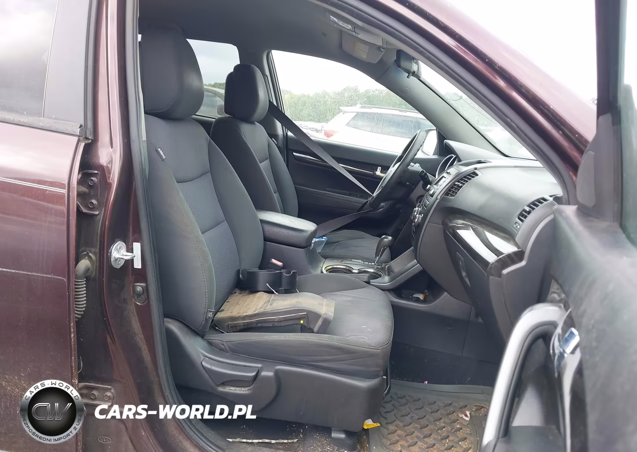 2012 Kia Sorento Lx V6 VIN:5XYKT4A24CG250749 - 5