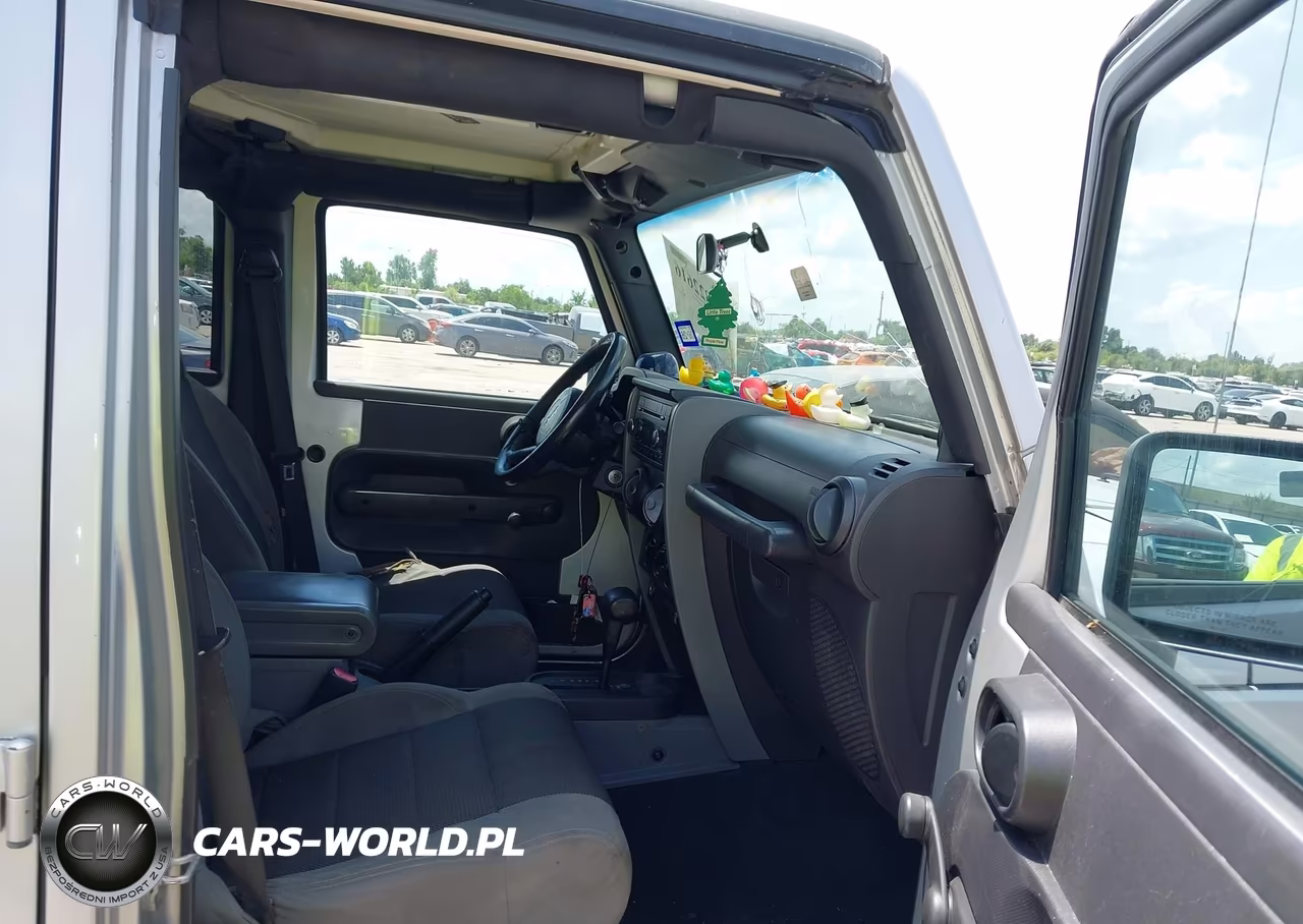 2007 Jeep Wrangler Unlimited X VIN:1J4GB39117L207912 - 5