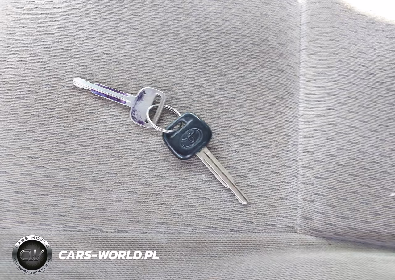 2002 Toyota Camry Le VIN:JTDBE32K020104016 - 11