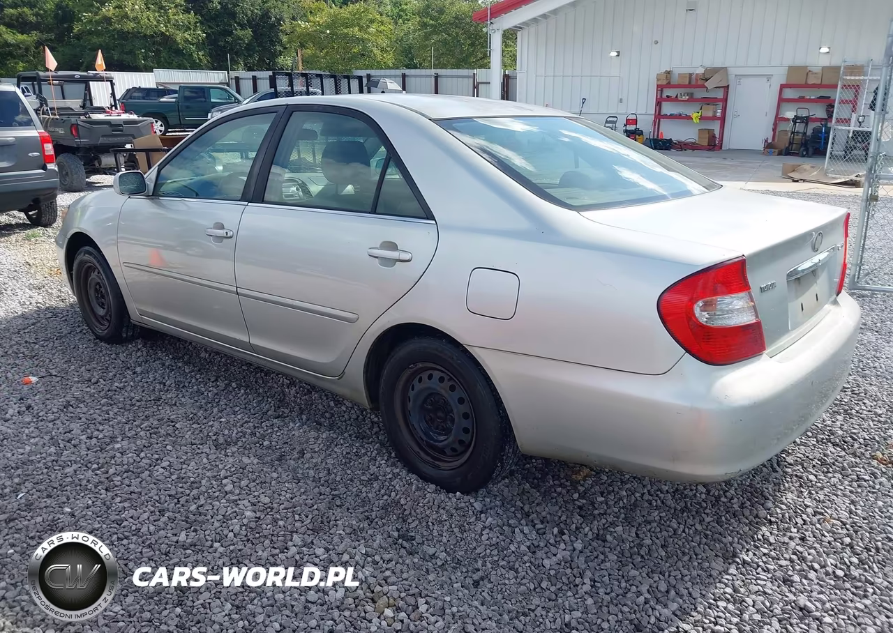 2002 Toyota Camry Le VIN:JTDBE32K020104016 - 3