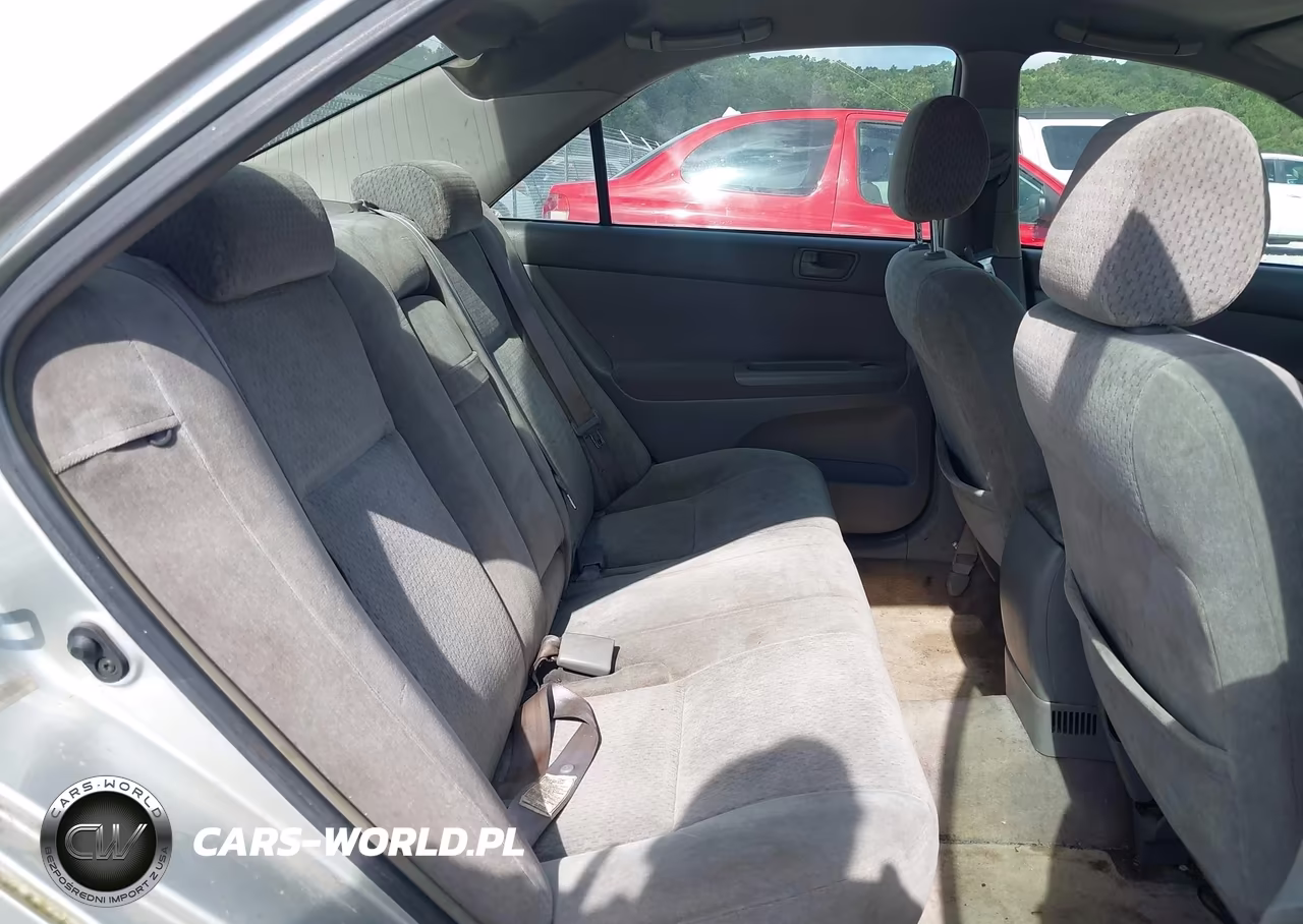 2002 Toyota Camry Le VIN:JTDBE32K020104016 - 8