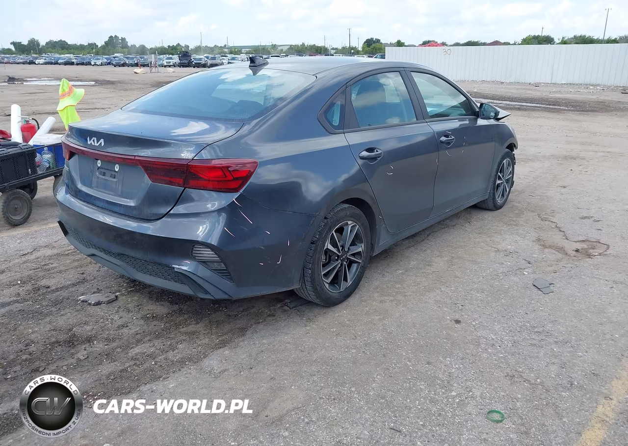 2024 Kia Forte Lxs VIN:3KPF24AD9RE701363 - 4