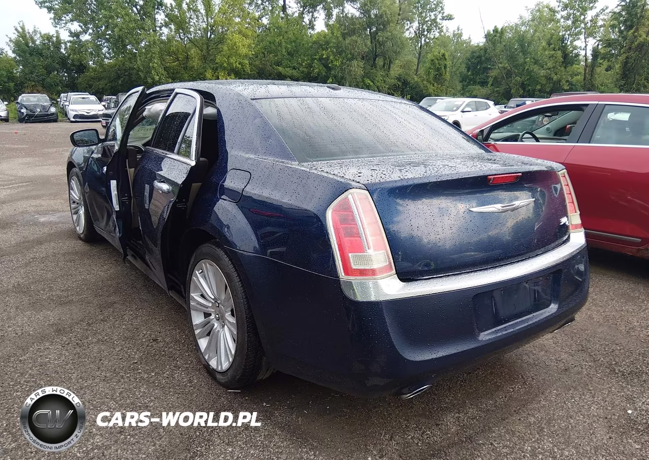 2014 Chrysler 300C Luxury Series VIN:2C3CCAPG7EH117577 - 3
