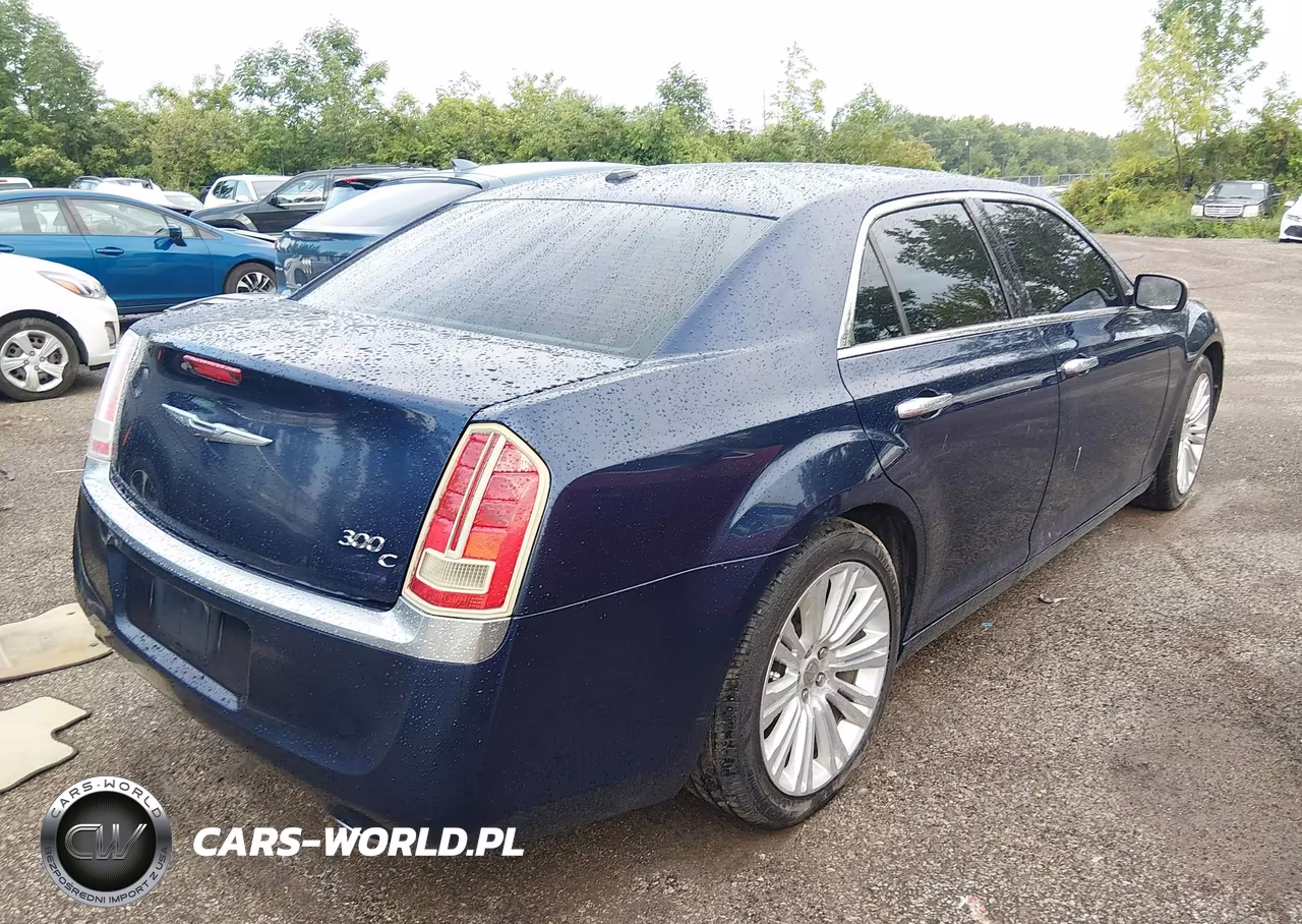 2014 Chrysler 300C Luxury Series VIN:2C3CCAPG7EH117577 - 4
