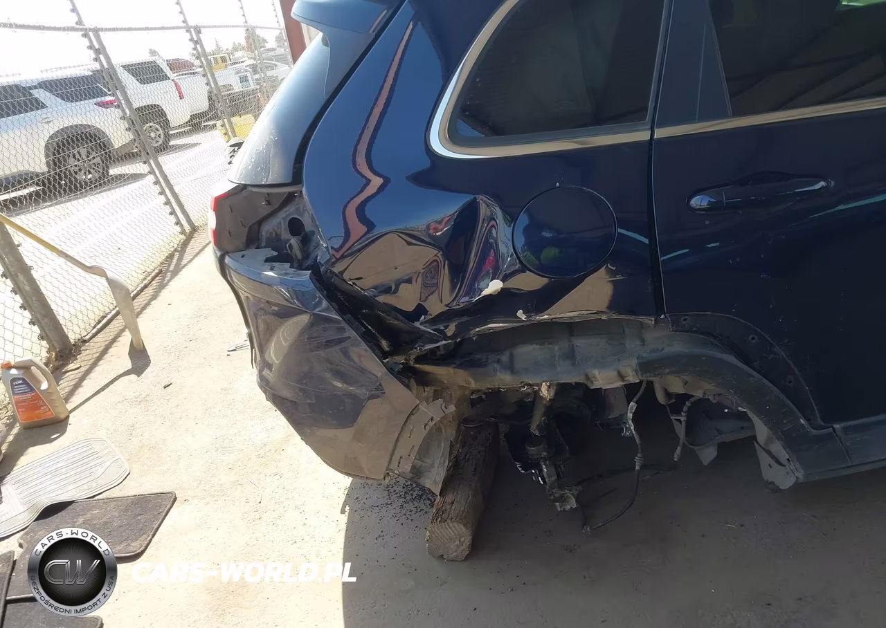2016 Jeep Cherokee Latitude VIN:1C4PJMCS8GW279687 - 6