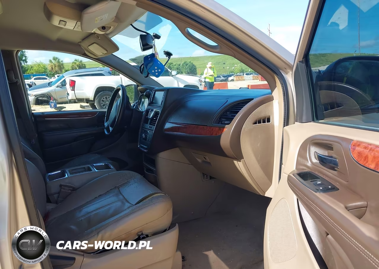 2013 Chrysler Town & Country Touring VIN:2C4RC1BG2DR691235 - 5