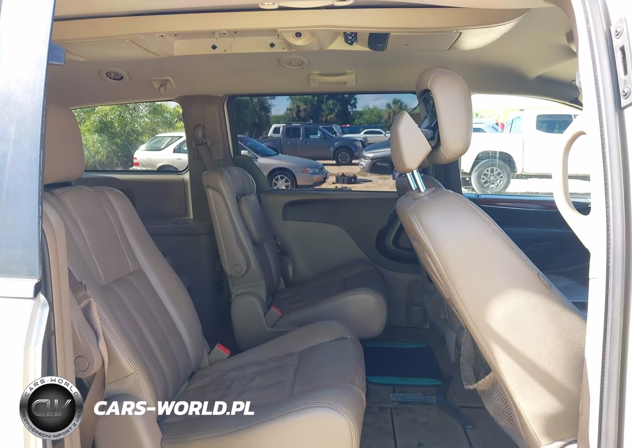 2013 Chrysler Town & Country Touring VIN:2C4RC1BG2DR691235 - 8