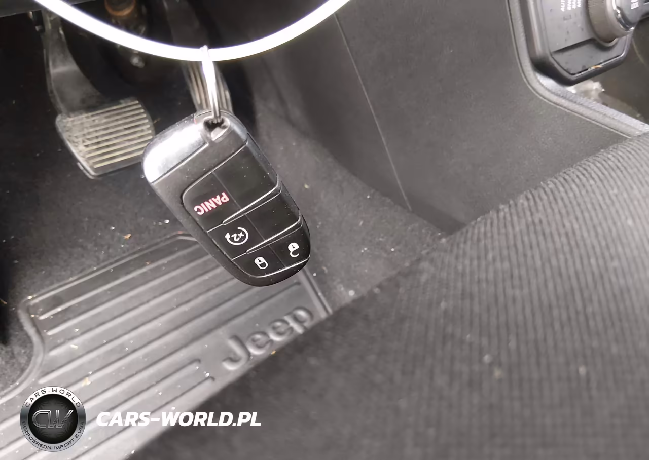 2018 Jeep Renegade Latitude 4X4 VIN:ZACCJBBBXJPJ44944 - 11