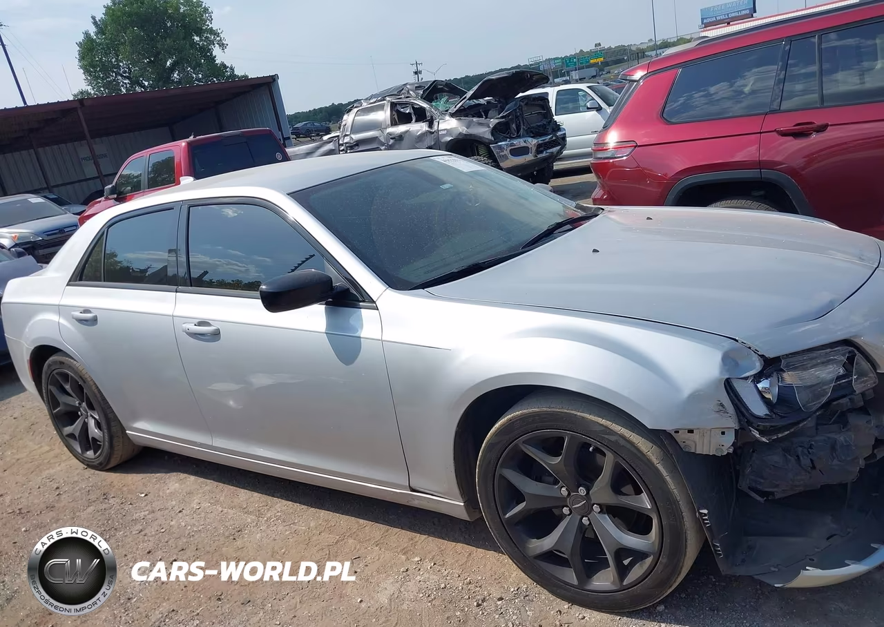 2022 Chrysler 300 Touring VIN:2C3CCAAG6NH177505 - 14