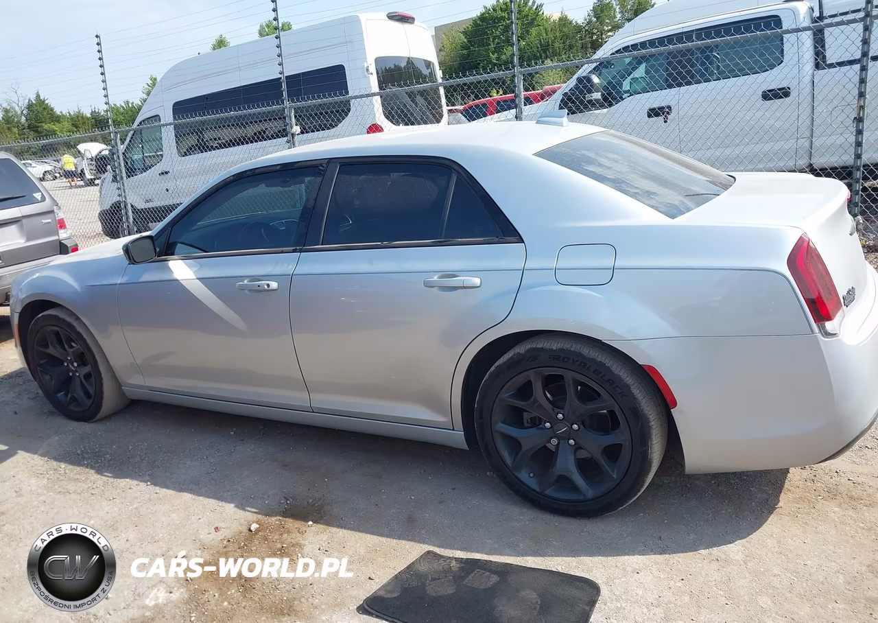 2022 Chrysler 300 Touring VIN:2C3CCAAG6NH177505 - 15
