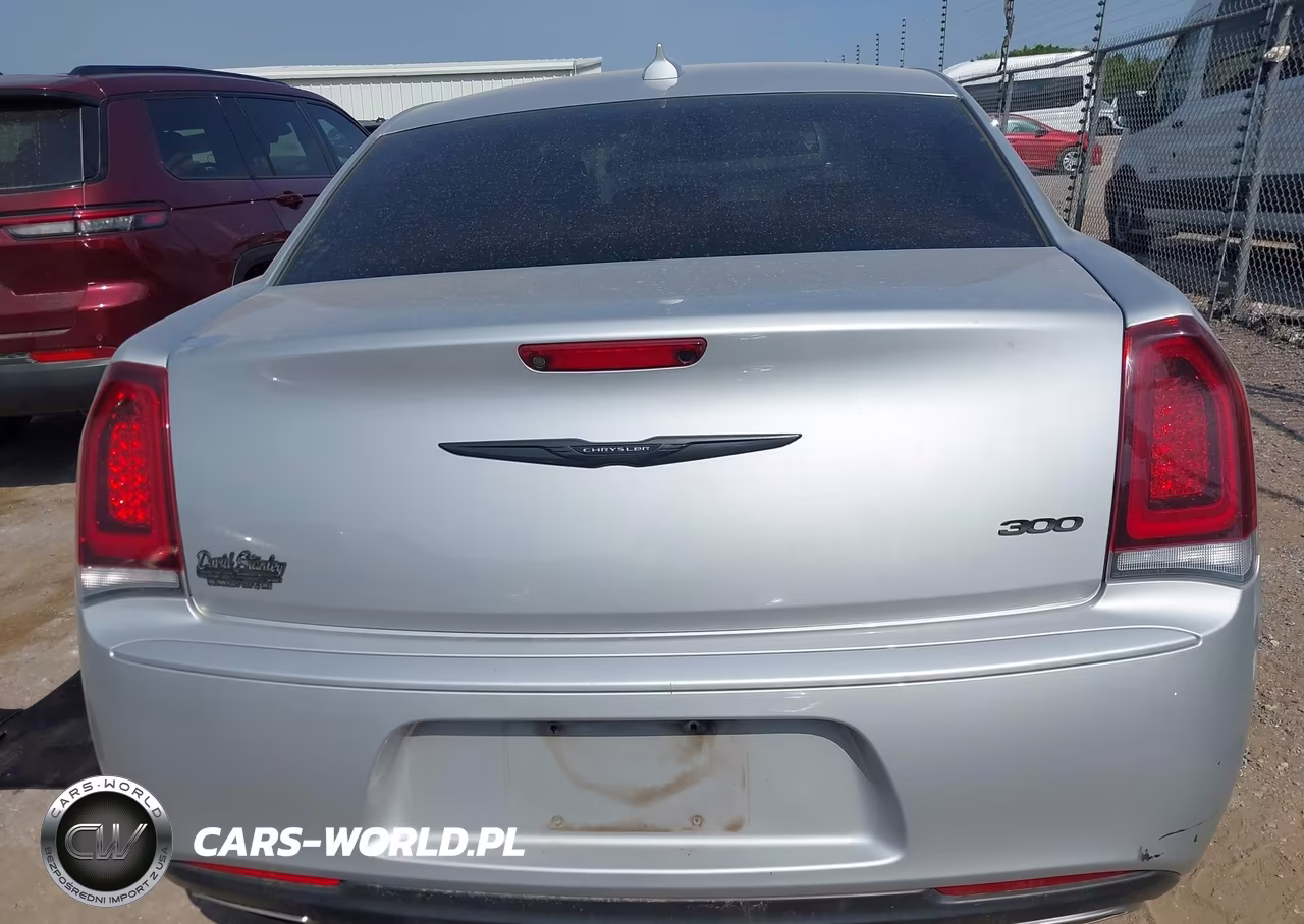 2022 Chrysler 300 Touring VIN:2C3CCAAG6NH177505 - 17