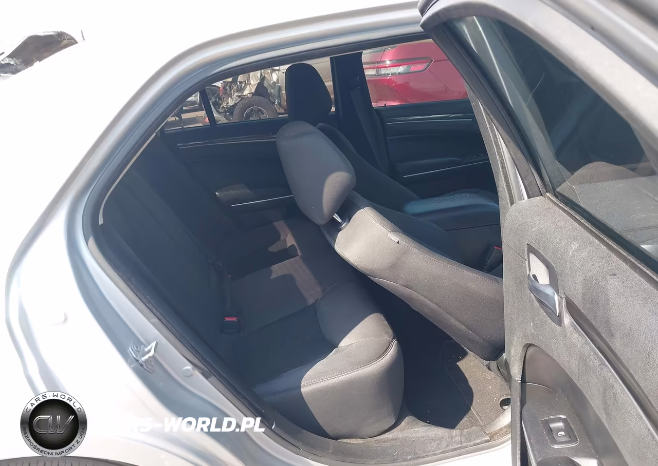 2022 Chrysler 300 Touring VIN:2C3CCAAG6NH177505 - 8