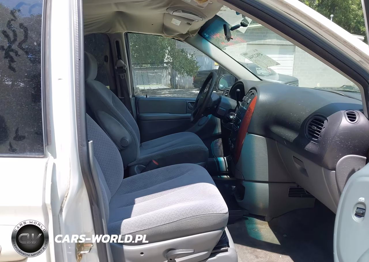 2005 Chrysler Town & Country VIN:1C4GP45R95B417265 - 5