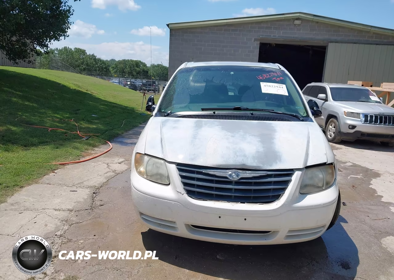 2005 Chrysler Town & Country VIN:1C4GP45R95B417265 - 6