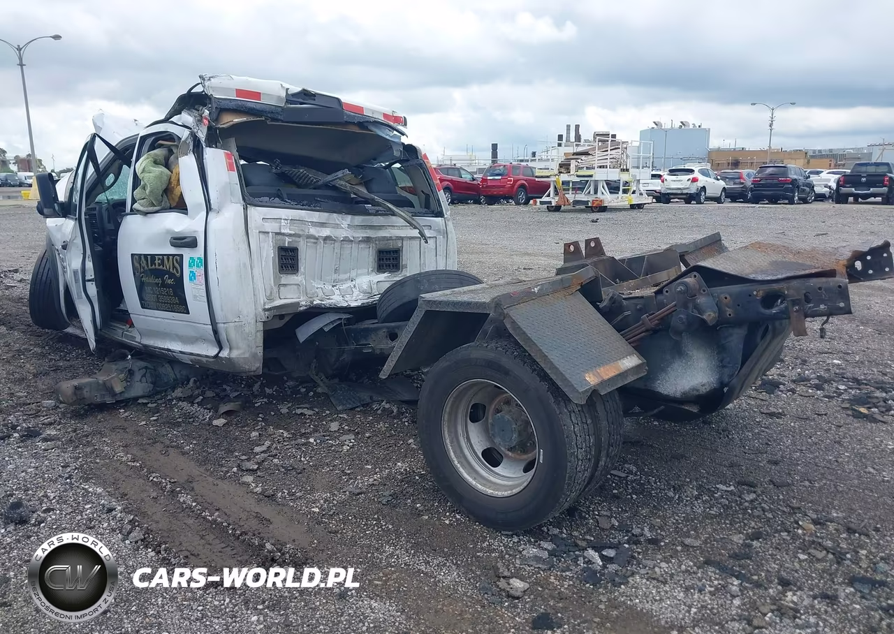 2016 Ram 5500 Chassis Tradesman-Slt-Laramie VIN:3C7WRMFL8GG238745 - 3