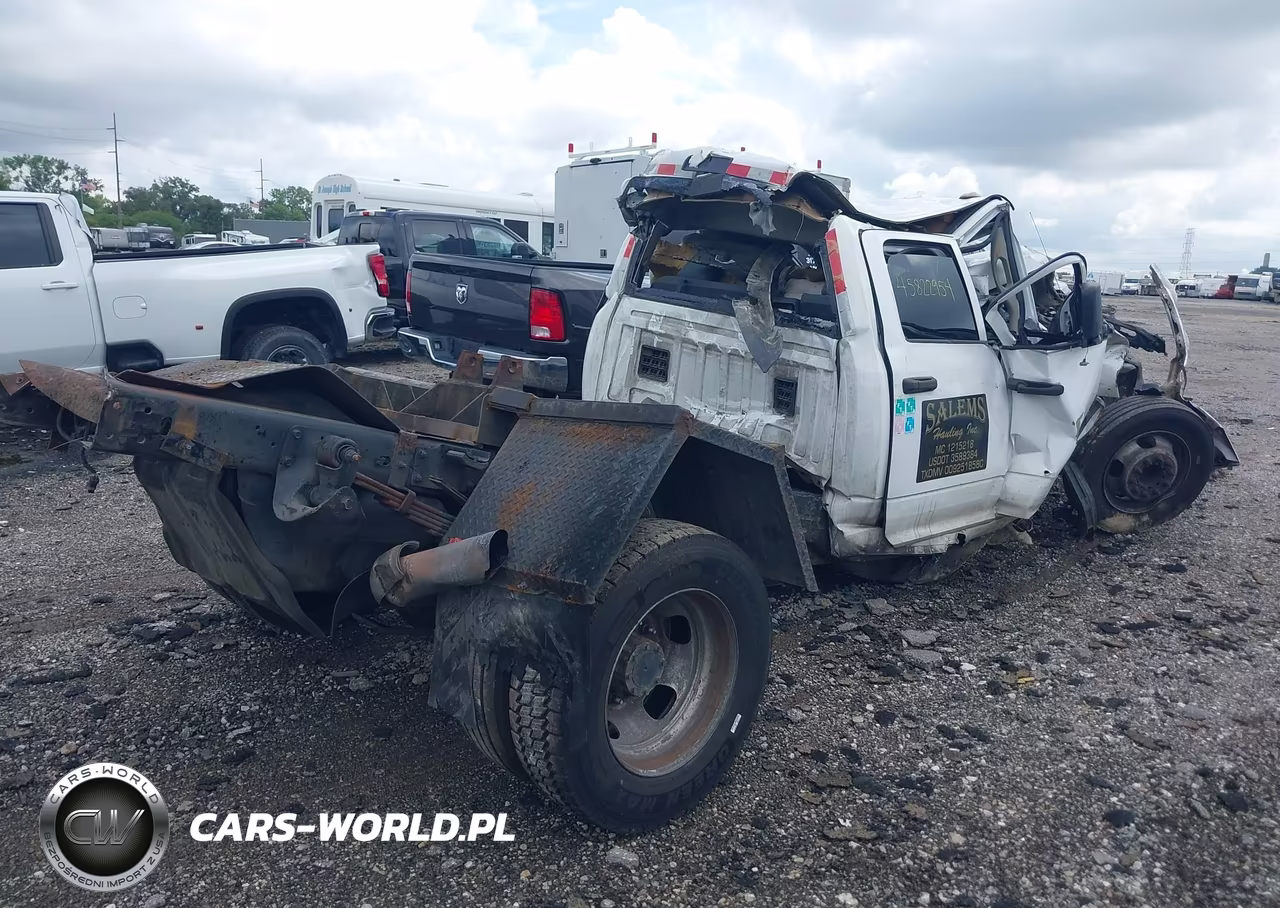 2016 Ram 5500 Chassis Tradesman-Slt-Laramie VIN:3C7WRMFL8GG238745 - 4