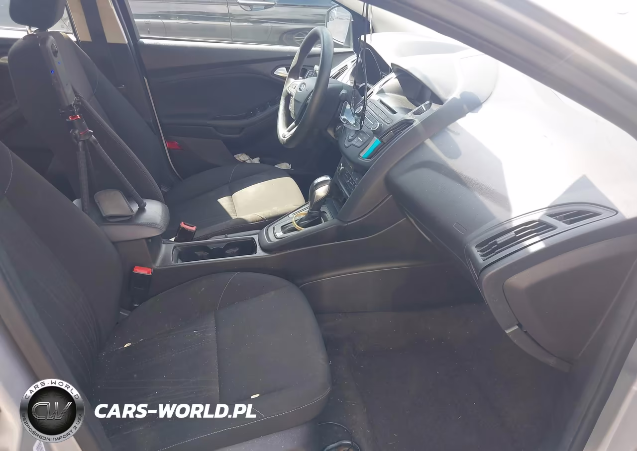 2016 Ford Focus Se VIN:1FADP3F2XGL310856 - 5