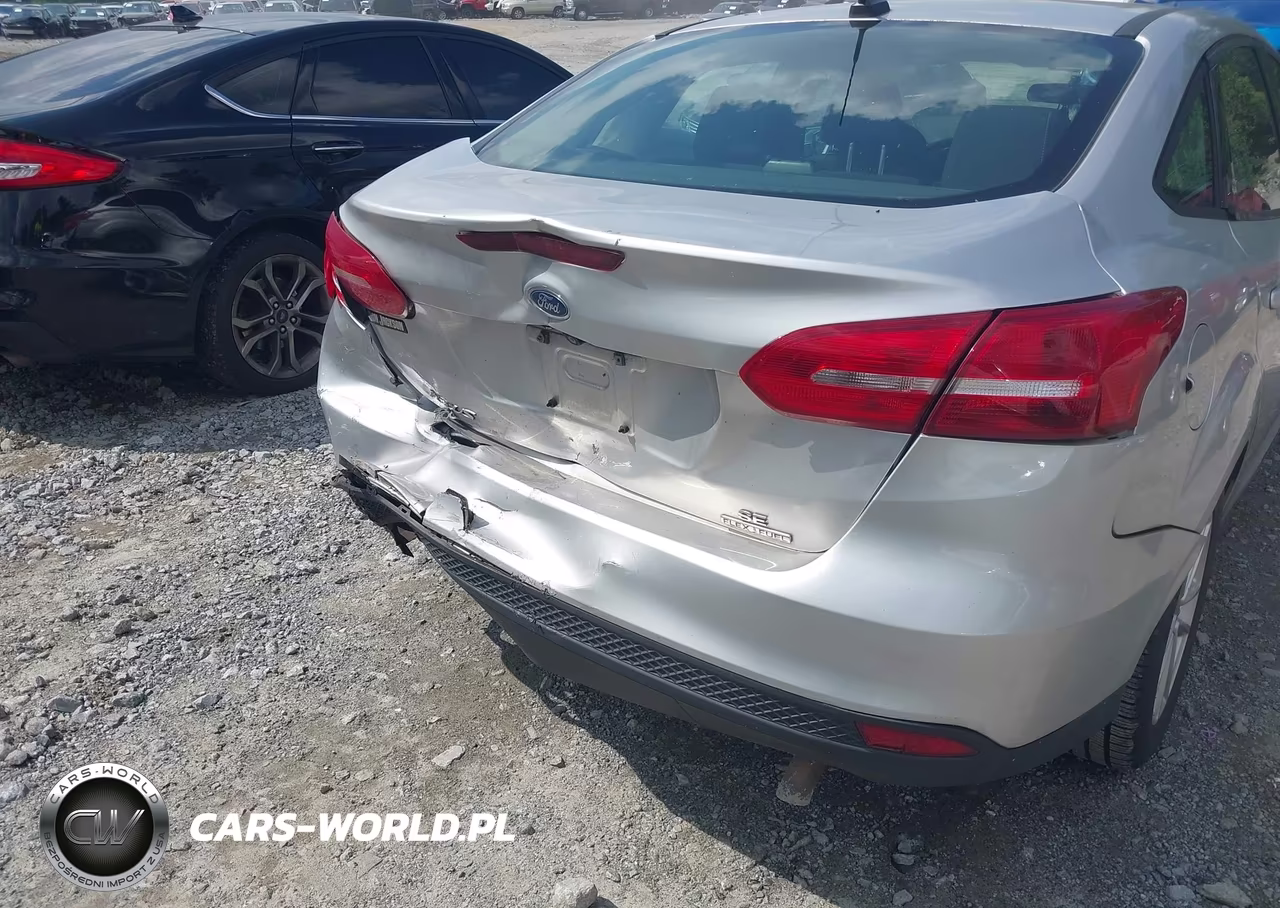 2016 Ford Focus Se VIN:1FADP3F2XGL310856 - 6