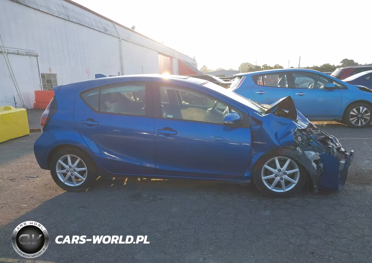 2016 Toyota Prius C Four VIN:JTDKDTB34G1134505 - 13