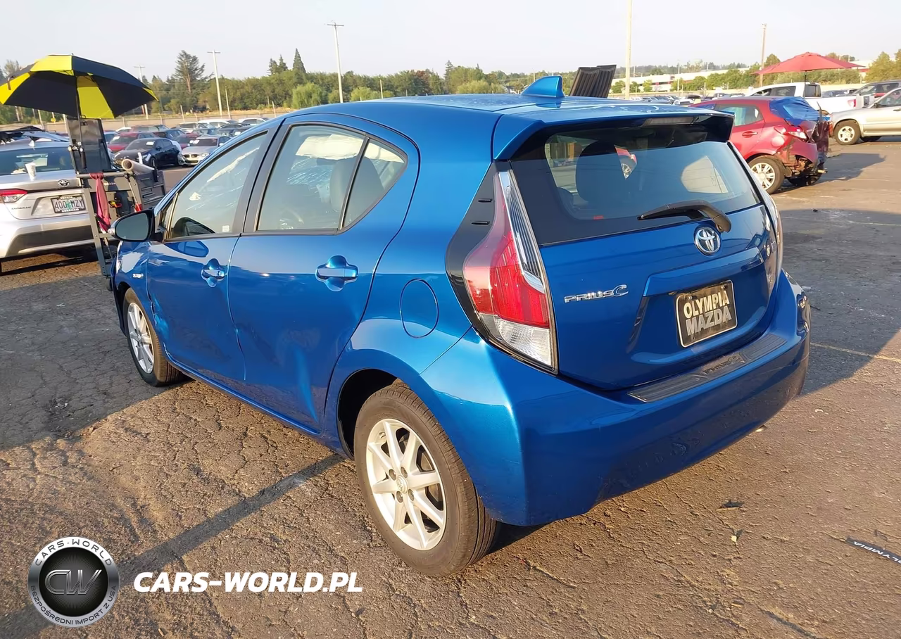 2016 Toyota Prius C Four VIN:JTDKDTB34G1134505 - 3
