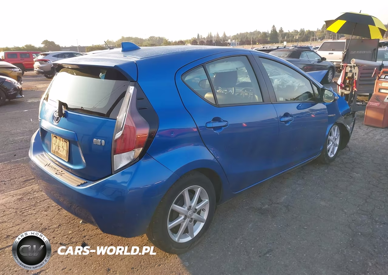 2016 Toyota Prius C Four VIN:JTDKDTB34G1134505 - 4