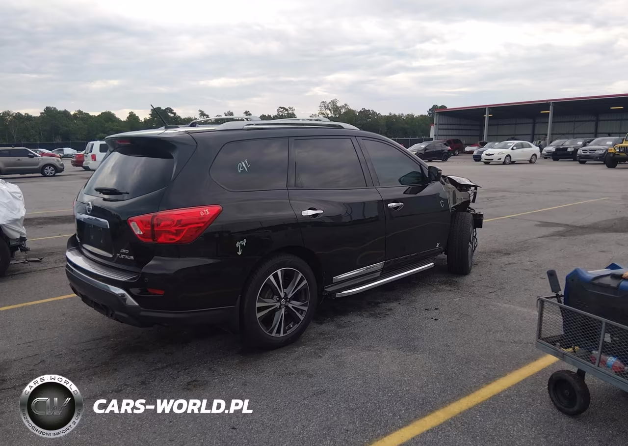 2018 Nissan Pathfinder Platinum VIN:5N1DR2MM8JC607047 - 4