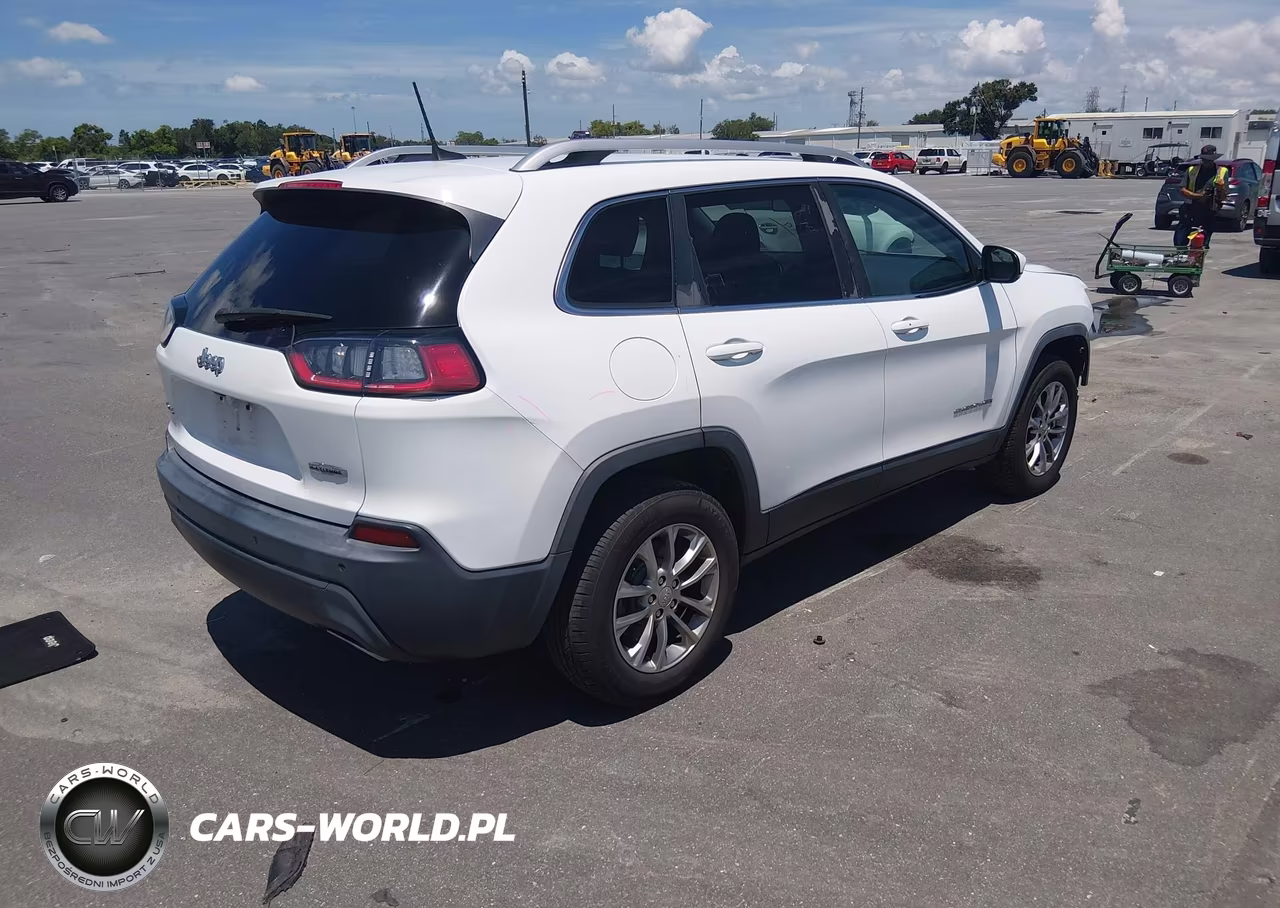 2019 Jeep Cherokee Latitude Plus 4X4 VIN:1C4PJMLN5KD116350 - 4