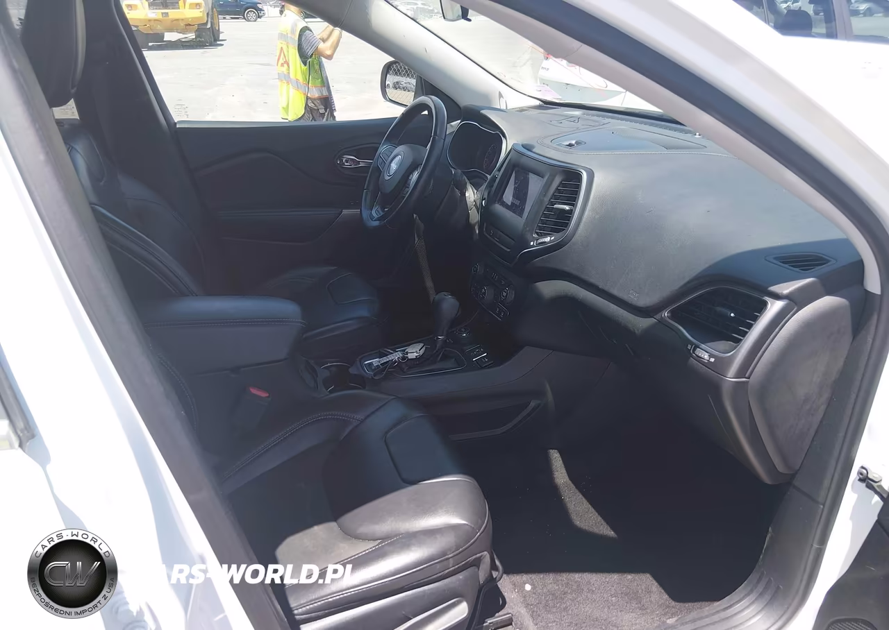 2019 Jeep Cherokee Latitude Plus 4X4 VIN:1C4PJMLN5KD116350 - 5