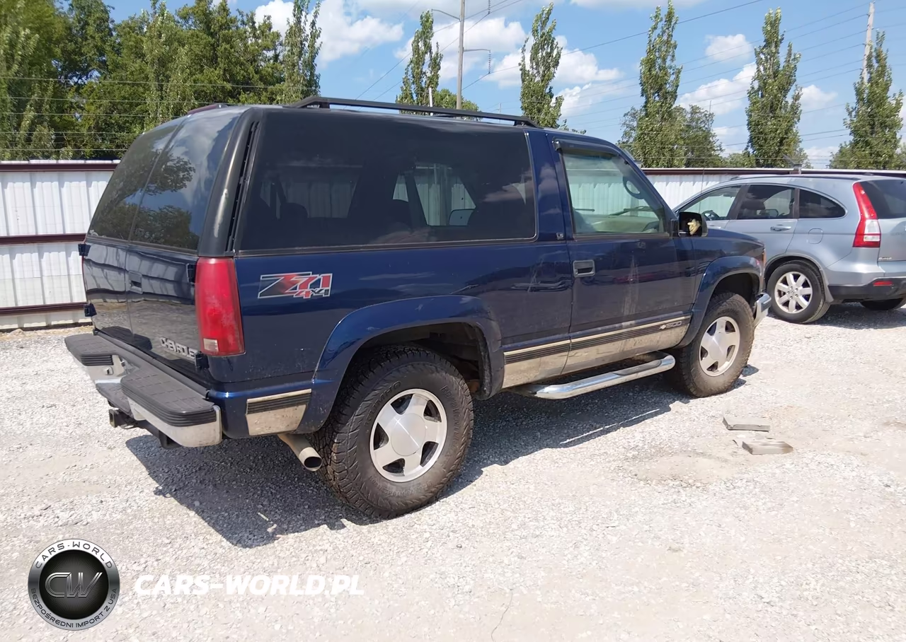 1996 Chevrolet Tahoe K1500 VIN:3GNEK18R5TG144286 - 4