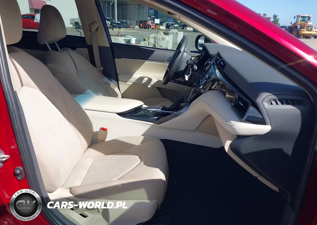 2020 Toyota Camry Le VIN:4T1C11AK8LU366801 - 5