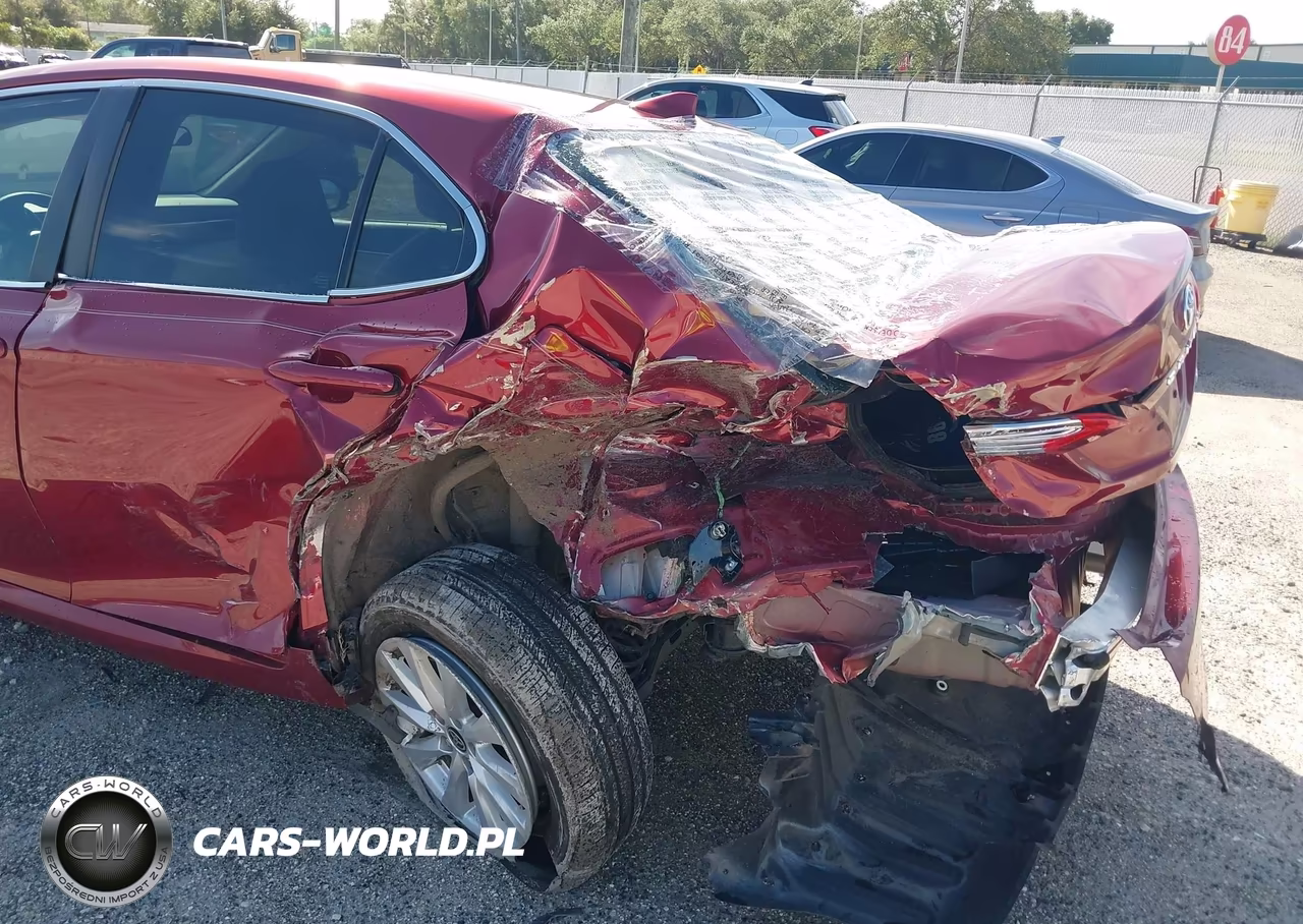 2020 Toyota Camry Le VIN:4T1C11AK8LU366801 - 6