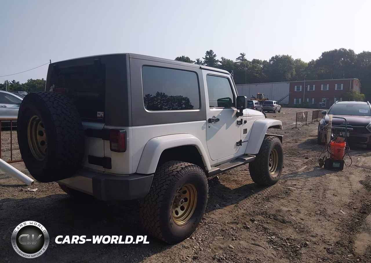 2010 Jeep Wrangler Sahara VIN:1J4AA5D1XAL208415 - 4