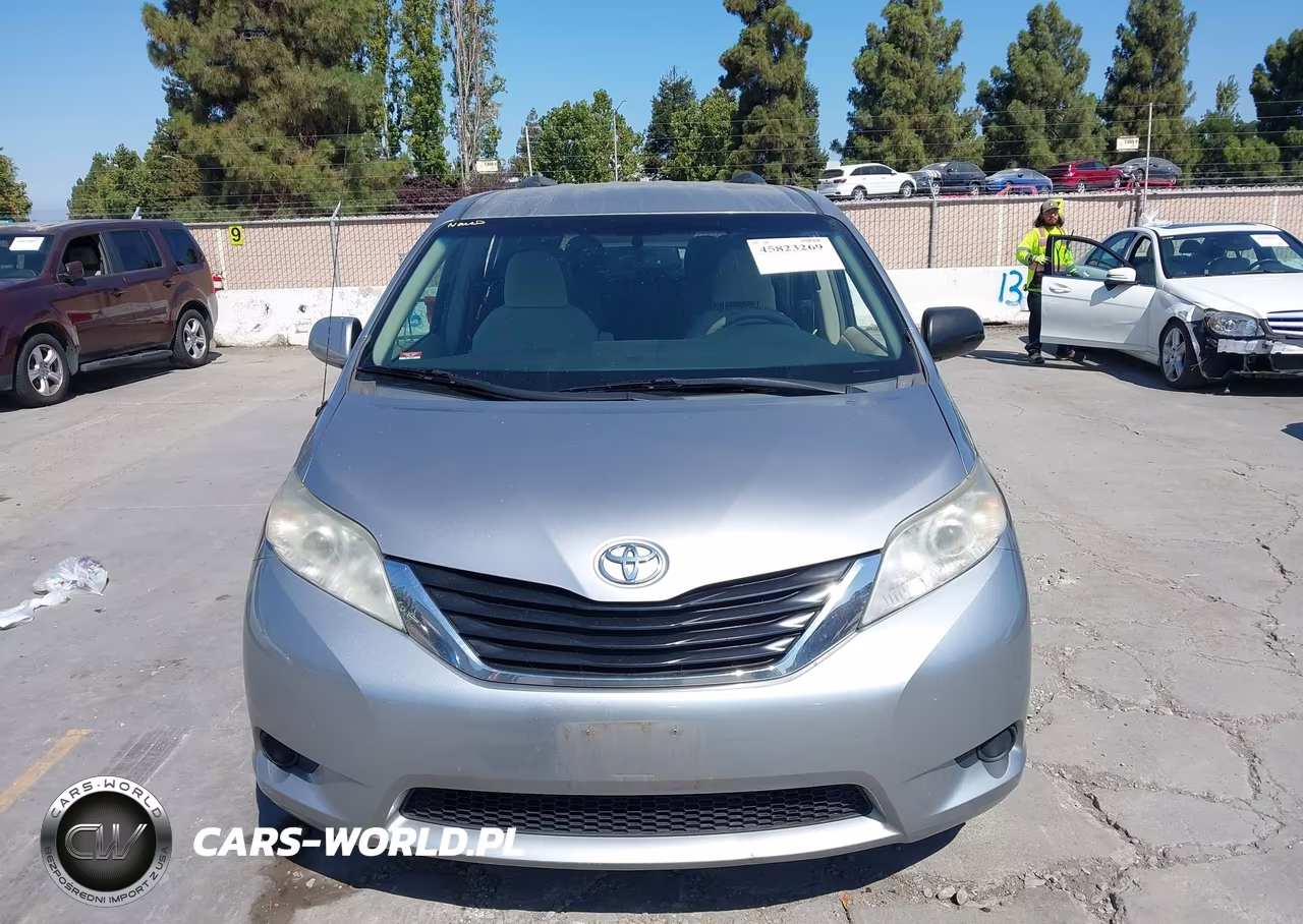 2011 Toyota Sienna Le VIN:5TDJK3DC6BS004087 - 12