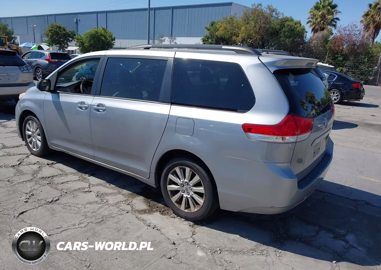2011 Toyota Sienna Le VIN:5TDJK3DC6BS004087 - 3