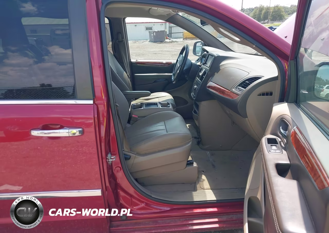 2015 Chrysler Town & Country Touring VIN:2C4RC1BG4FR656764 - 5